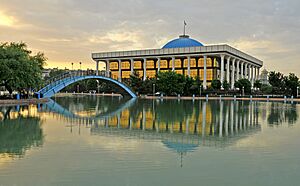 Tashkent, Paque Navoi 3