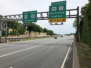 2019-05-22 12 08 01 View east along Interstate 595 and U.S. Route 50 (John Hanson Highway) at Exit 13 (U.S. Route 301, Maryland State Route 3, Richmond, Crofton) in Bowie, Prince George's County, Maryland