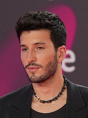 2023-11-16 Gala de los Latin Grammy, 05 (cropped).jpg