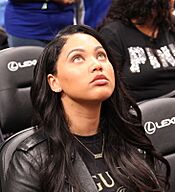 Ayesha Curry (cropped)