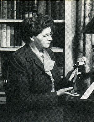 Black and white photo of novelist Lorna Beers