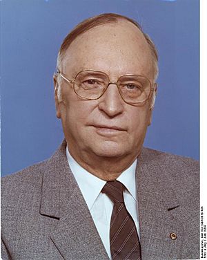 Bundesarchiv Bild 183-1984-0615-434, Kurt Hager.jpg