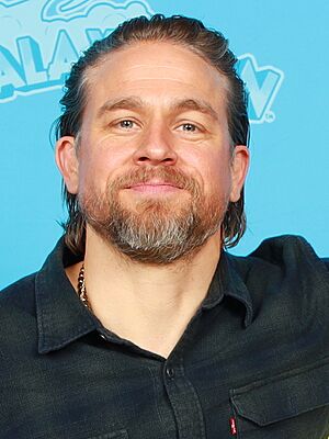Charlie Hunnam Photo Op GalaxyCon Richmond 2024.jpg
