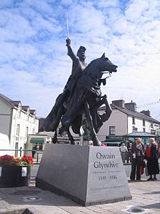 Corwen's new statue of Owain Glyndwr - geograph.org.uk - 628404