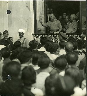 EL GRAL. VARELA EN UN DISCURSO EN UN BALCÓN. AUTOR- ANÓNIMO