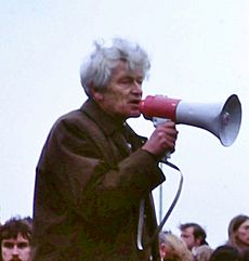 E P Thompson at 1980 protest rally (cropped)