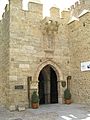 Entrada del Parador de Turismo establecido en el Castillo de Enrique II
