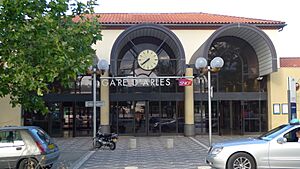 Façade de la gare d'Arles