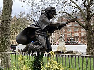 Harry Potter sculpture in Leicester Square (50725720988)