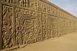 Huaca Arco Iris Archaeological site - wall