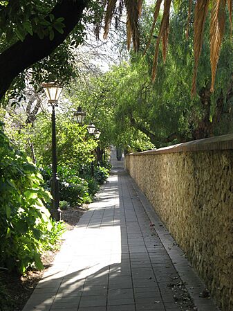 J150W-gaslights-avenue