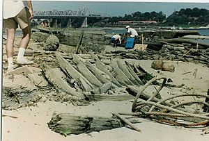 Low Mississippi River, 1988 drought, wooden hull exploration