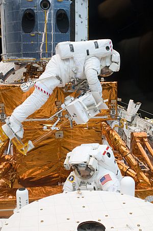 STS-125 EVA2