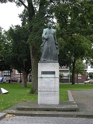 Standbeeld Willem Hubert Nolens