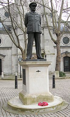Statue of Sir Arthur Harris outside St Clement Danes