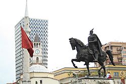 Tirana Piazza Skanderbeg