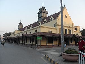Tollington market, Mall Road, Lahore, Pakistan