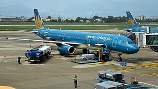 Vietnam Airlines Airbus A321 VN-A390 Da Nang 2023 (02)