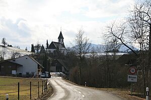 Bözen Ortstafel und Kirche