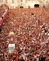 Devotees flock to the Basílica Minore del Santo Niño