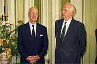 Bundesarchiv B 145 Bild-F088853-0022, Bonn, BMF, Empfang Ernennung Bundesbankpräsident.jpg