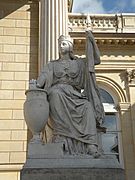 Cour d'honneur statue 1 Palais Bourbon