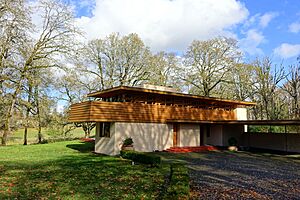 Gordon House by Frank Lloyd Wright - Oregon Garden - Silverton, Oregon - DSC00344