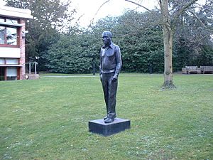 Institute of Astronomy, statue of Sir Fred Hoyle - geograph.org.uk - 372582