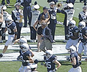 Joe Paterno runs out with team crop