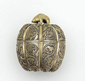Lidded box in the form of a melon with grapevines and knob in the shape of a rodent