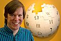 Paul Stansifer at the Wikimedia Foundation in front of the Wikipedia Puzzle Globe Logo