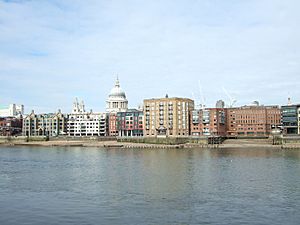 Queenhithe London 2010.jpg