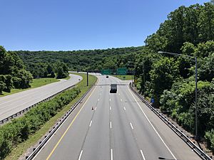 2021-06-16 11 20 11 View east along the eastbound lanes of Interstate 80 from the overpass for Warren County Route 517 (Allamuchy-Hacketstown Road) in Allamuchy Township, Warren County, New Jersey