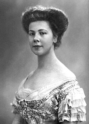 Berta Kolowrat-Krakowská (1890–1982) (cropped)