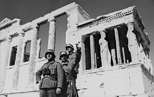 Bundesarchiv Bild 101I-164-0368-14A, Griechenland, deutsche Soldaten in Athen