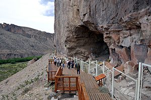 ID 876 Cueva de las Manos - CAZ-2933
