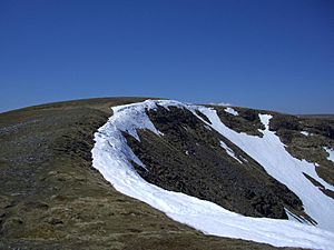 Narrow east ridge of Sgairneach Mhor