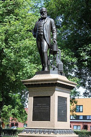 Statue of John Elder, Elder Park, Glasgow (geograph 3583027)