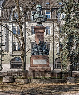 Tartu asv2022-04 img30 Monument to Barclay