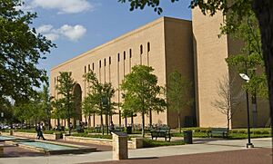 University of North Texas September 2015 10 (Jody's Fountain and Willis Library) (2)