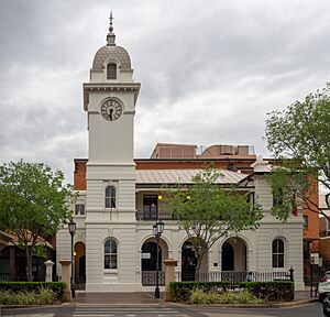 2020-10-07 The Exchange, former Post Office, in Dubbo
