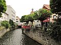 Bad Aibling, straatzicht langs het water 2012-08-06 15.05
