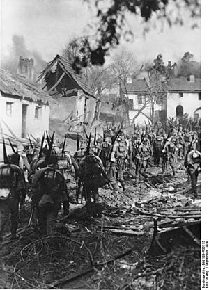 Bundesarchiv Bild 183-R36715, Ostpreußen, deutsche Infanterie auf dem Marsch