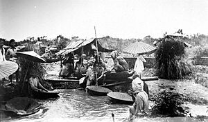 COLLECTIE TROPENMUSEUM Diamantwinning bij Tjempaka bij Martapoera Zuidoost-Borneo TMnr 10007447