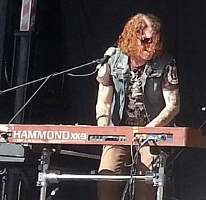 Dead Daisies (cropped)