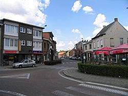 Dorpsplaats Sint-Katelijne-Waver, kijkrichting Stationsstraat - Walem.jpg