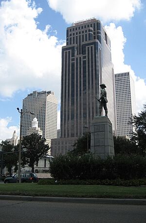 FirstBankTrustSpanishWarStatueOct07