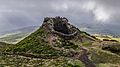 Furna vegetada na área protegida da Montanha do Pico em Açores