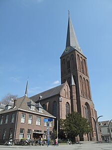 Hengelo, de Sint Lambertusbasiliek RM21523 foto3 2013-04-22 14.43
