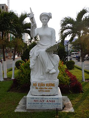 Ho Xuan Huong statue